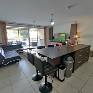 https://elgant-f3-la-villa-stencer-papeete-calme-climatis-et-spacieux.frenchpolynesia-hotels.com