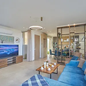 https://vie-bleu-holiday-villas.protaras-cy-hotels.com
